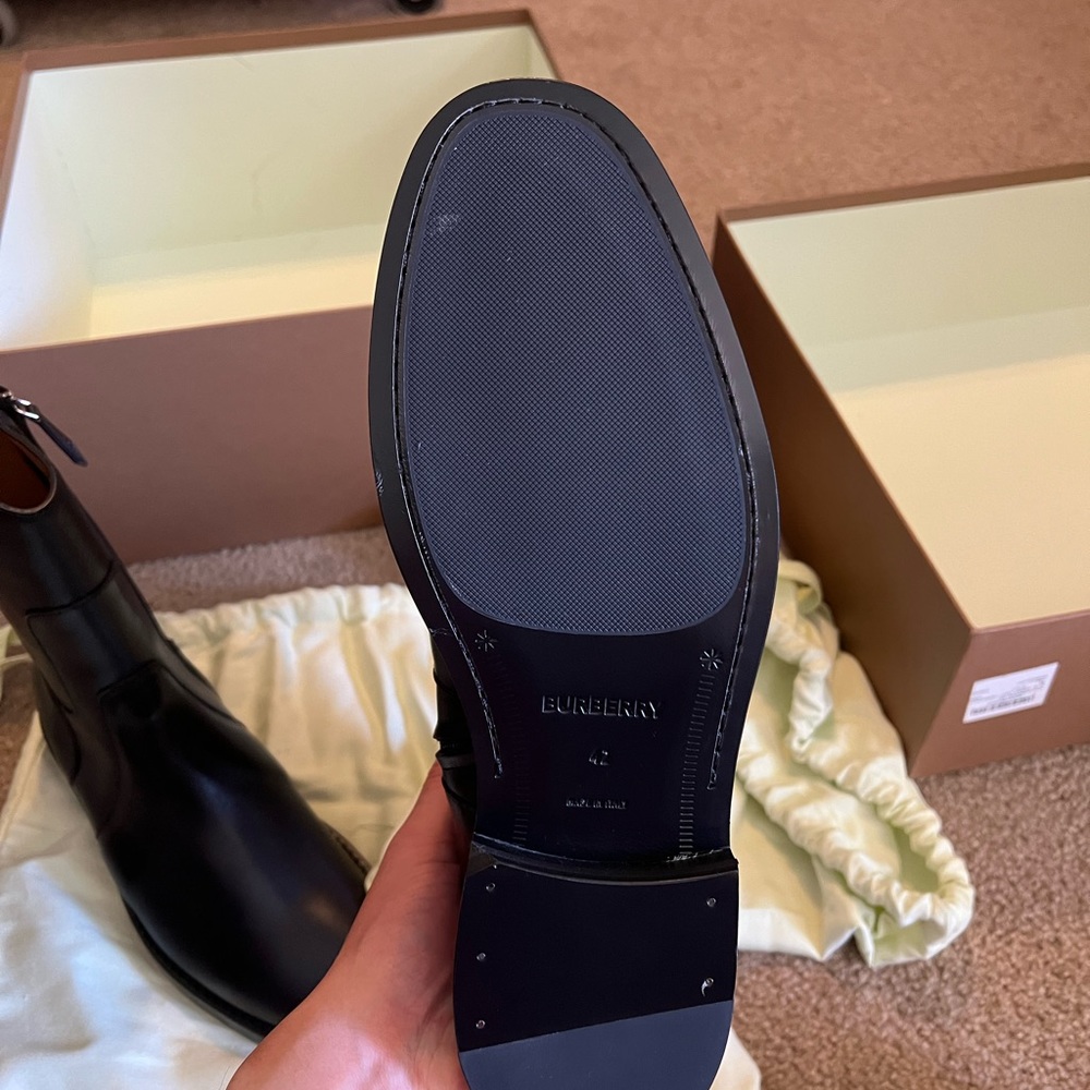 Unworn Burberry Boots for Men, Size 8.5 in US, 42 in Europe. - Picture 4 of 8